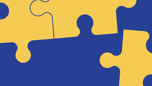 Gelbe Puzzleteile auf blauem Hintergrund